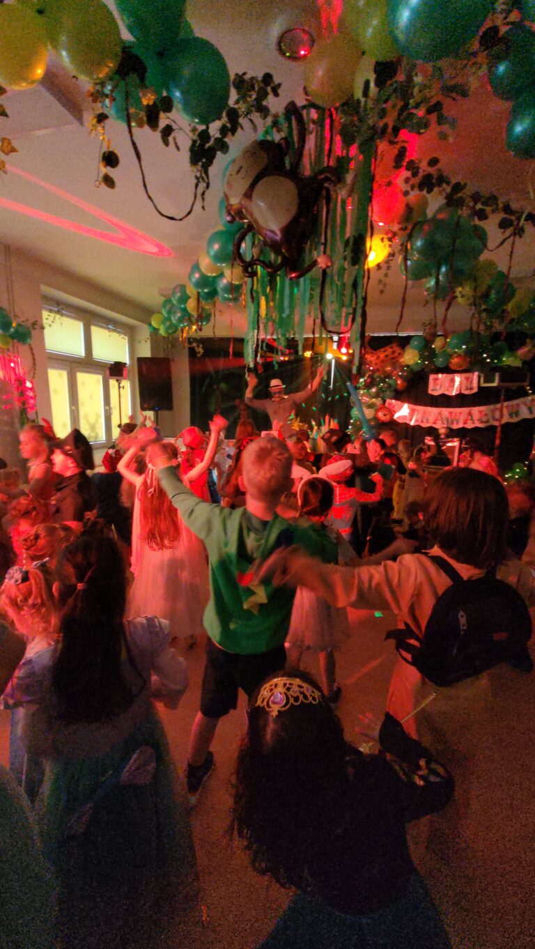 Karnawał w przedszkolu z PANEM SPRĘŻYNKĄ